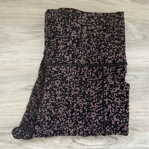 Athleta Brown & Black Patterned Salutation Stash Pocket 7/8 Leggings size M
